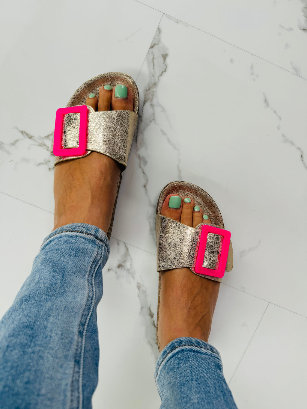 SANDALIAS DORADAS CON HEBILLA